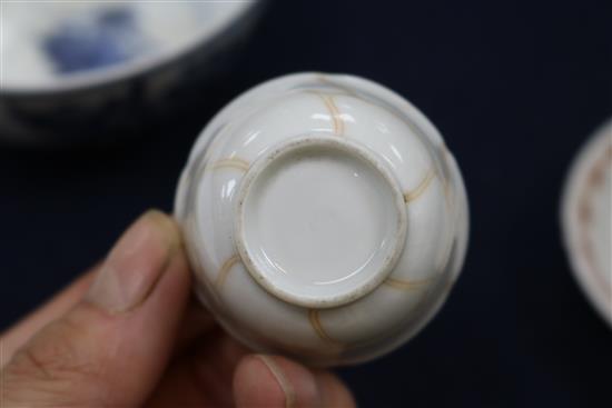 A small 19th century Chinese blue and white bowl, decorated with flowers diameter 10cm